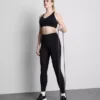 Top curto desportivo sem costuras com costas cruzadas