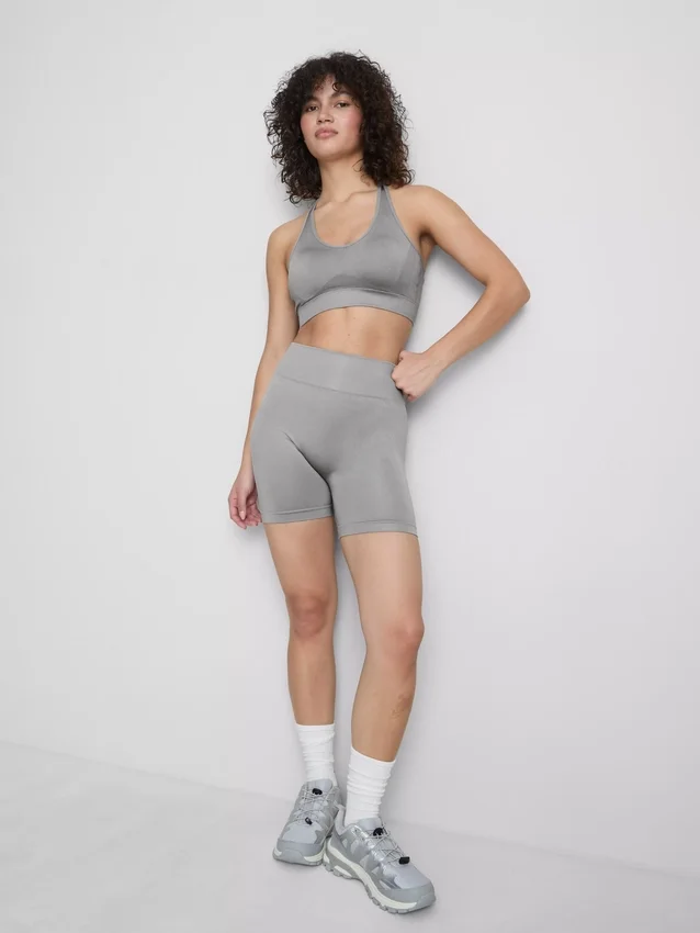 Top curto desportivo sem costuras e de alto brilho