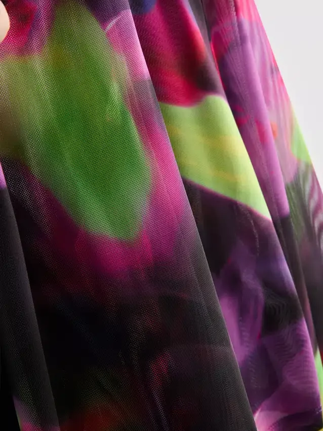 Top curto em malha com detalhe de laço
