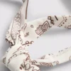 Top de biquíni com decote halter e estampado de bandana