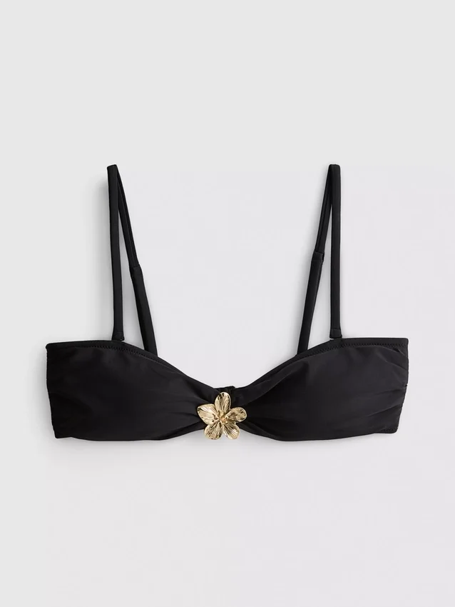 Top de biquíni decotado com detalhes florais