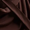Top de malha drapeado com um ombro à mostra