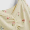 Top de pijama com alças finas e padrão floral em tecido canelado
