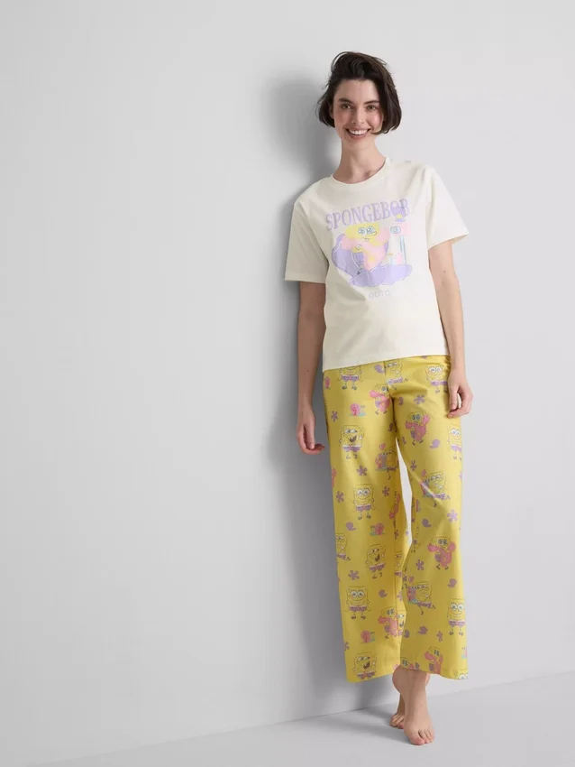 Top de pijama com estampado «Spongebob Squarepants OOTD»