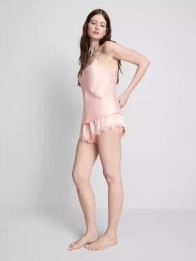 Top de pijama em renda acetinada da The Edit