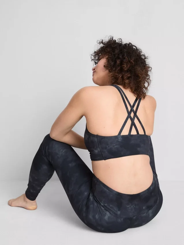 Top desportivo curto com costas em forma de «racerback» e estampado em mármore