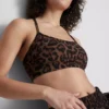 Top desportivo curto com costas em forma de U e padrão leopardo