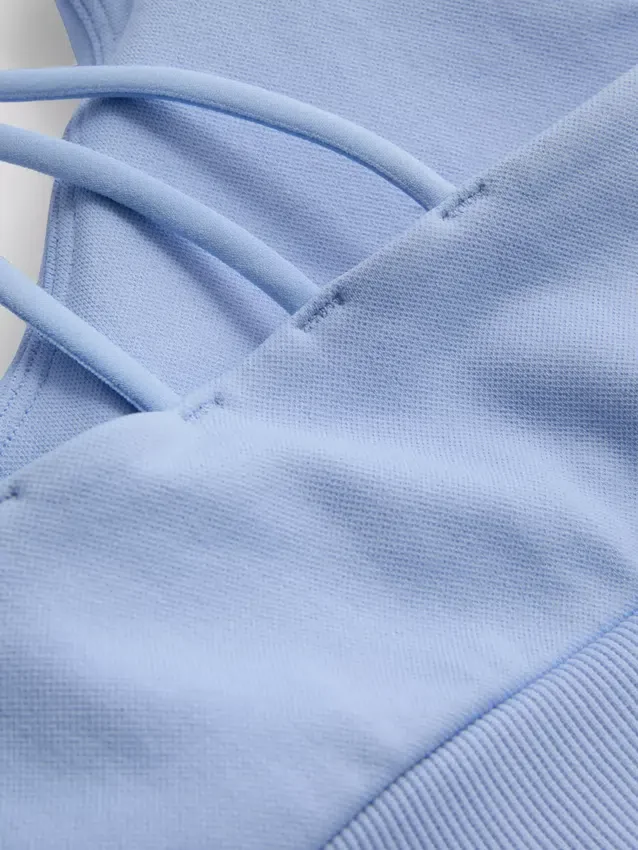 Top desportivo curto sem costuras com alças