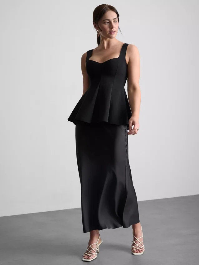 Top peplum em crepe com decote em forma de coração