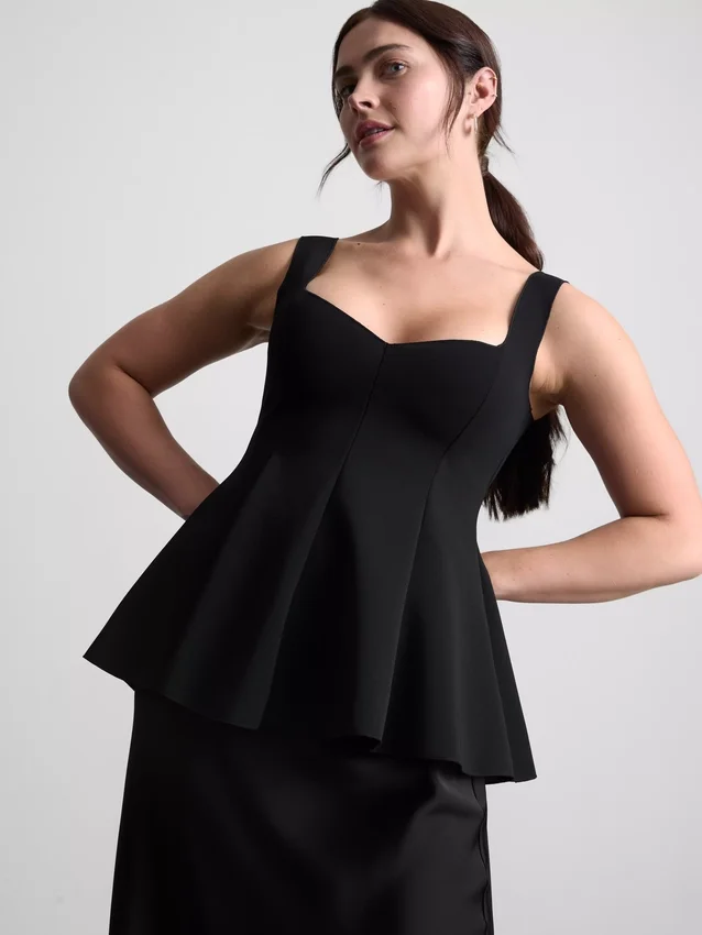 Top peplum em crepe com decote em forma de coração