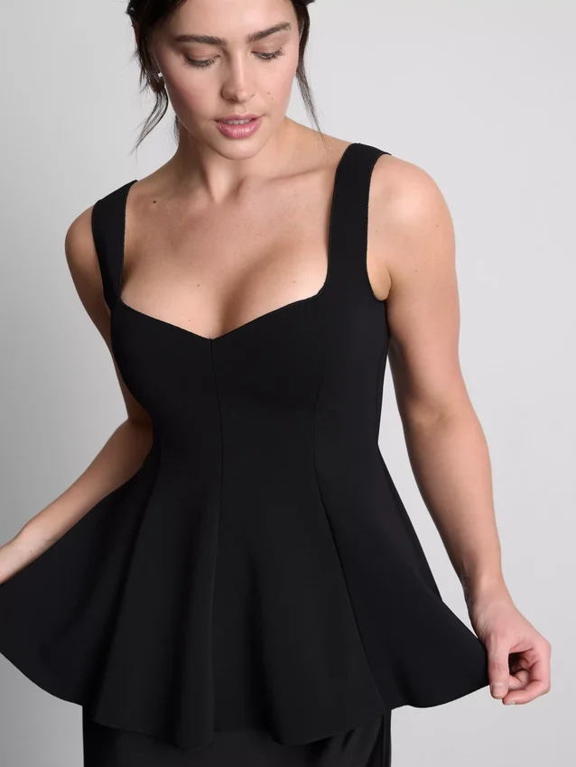 Top peplum em crepe com decote em forma de coração