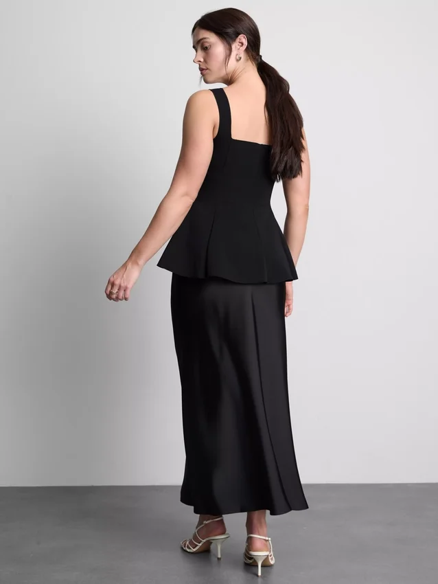 Top peplum em crepe com decote em forma de coração