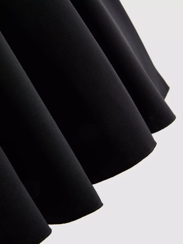 Top peplum em crepe com decote em forma de coração