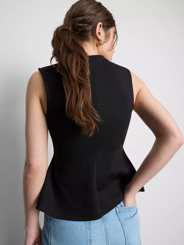 Top sem mangas com peplum e decote em V