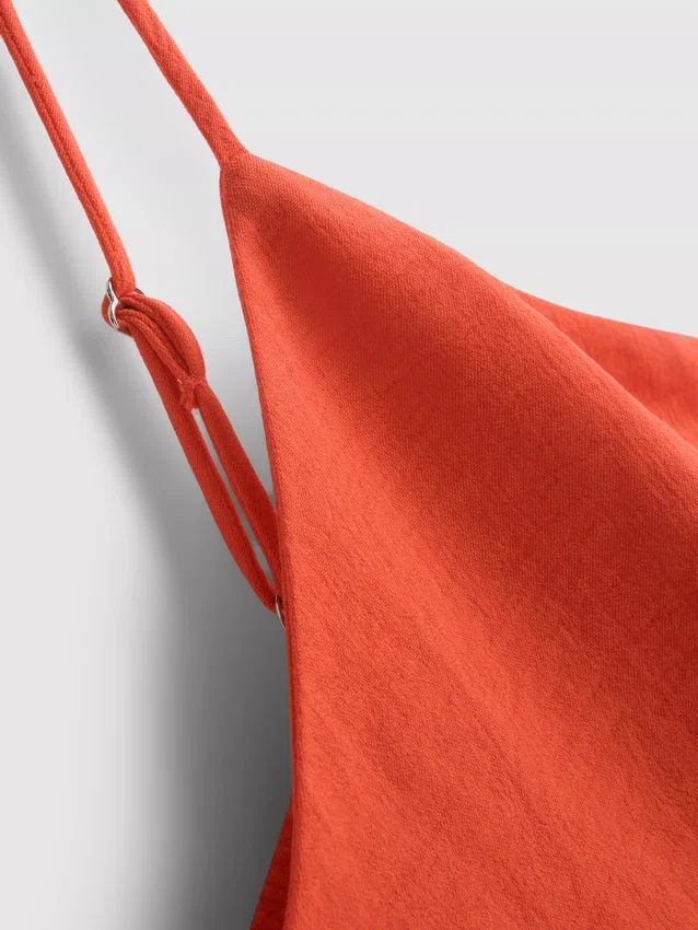 Top sem mangas com textura e ventilação