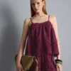 Top tipo cami de algodão com bordado floral
