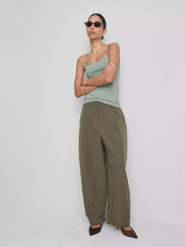 Top tipo camisola elástico com alta percentagem de algodão