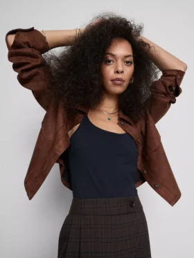 Top tipo camisola elástico com alta percentagem de algodão