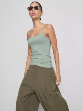 Top tipo camisola elástico com alta percentagem de algodão