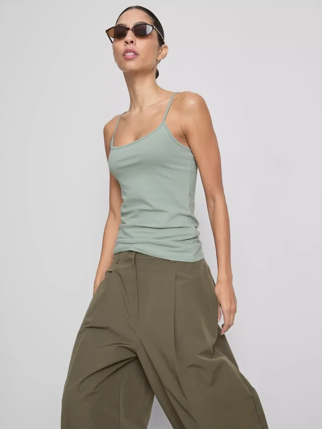 Top tipo camisola elástico com alta percentagem de algodão