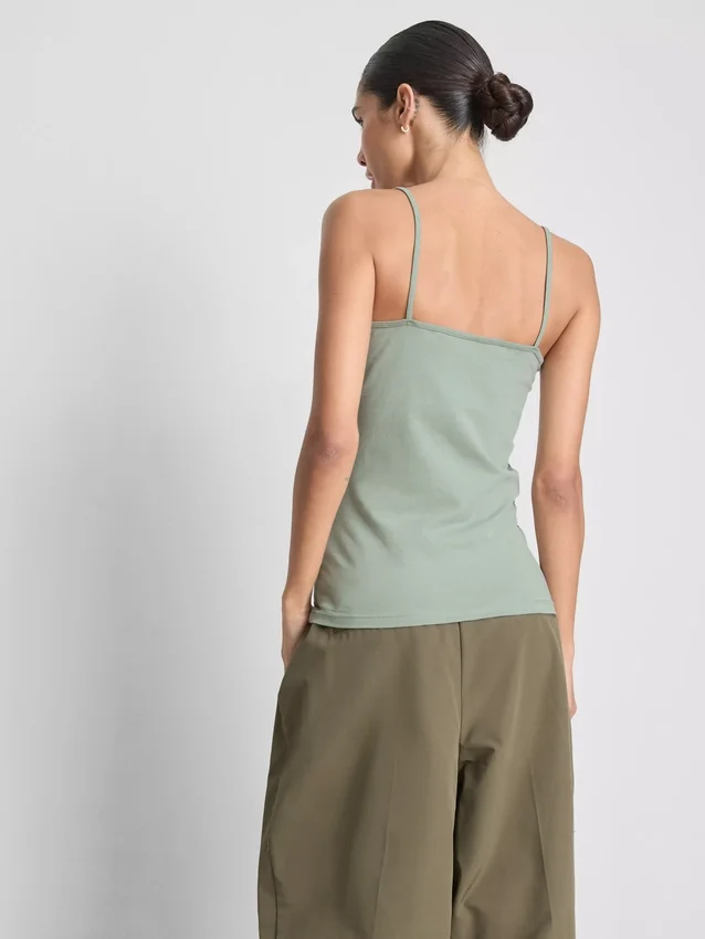 Top tipo camisola elástico com alta percentagem de algodão
