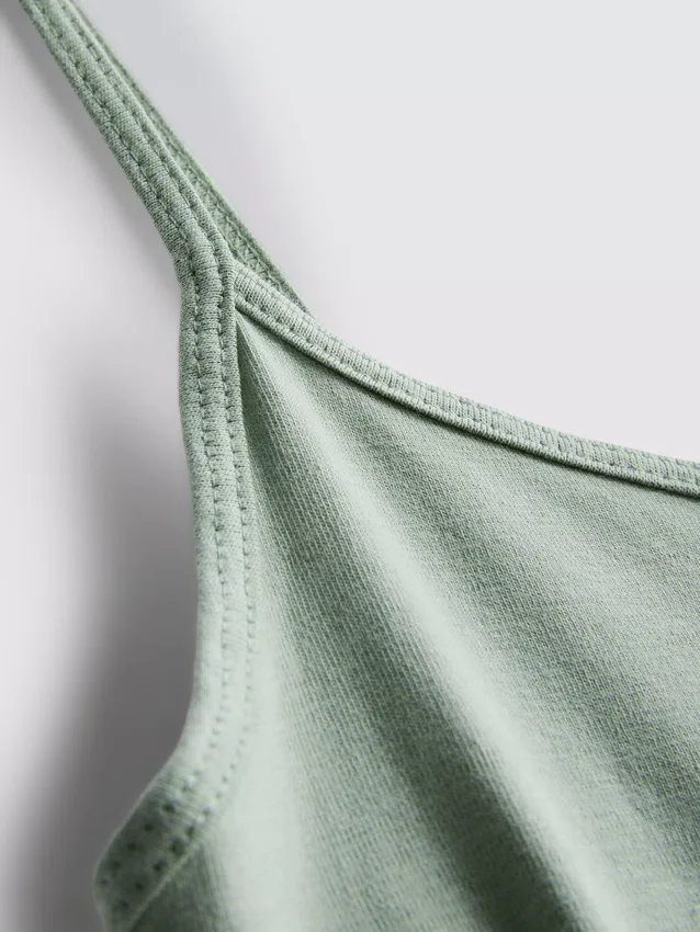 Top tipo camisola elástico com alta percentagem de algodão