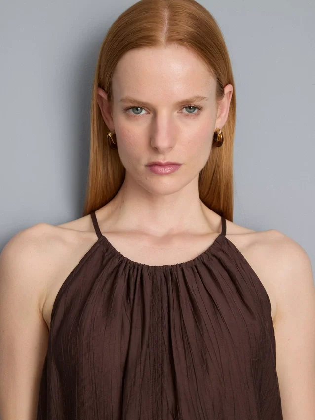 Top trapézio com decote halter texturado