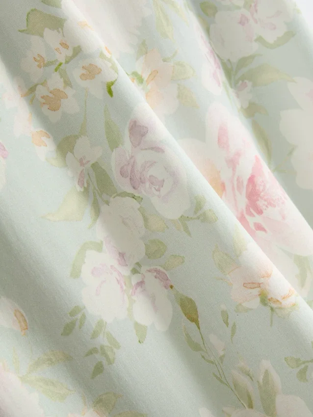 Vestido-camisola com acabamentos em renda floral