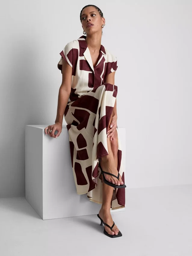 Vestido de camisa midi de manga curta