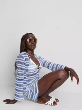 Vestido de praia com riscas em croché e anéis em O