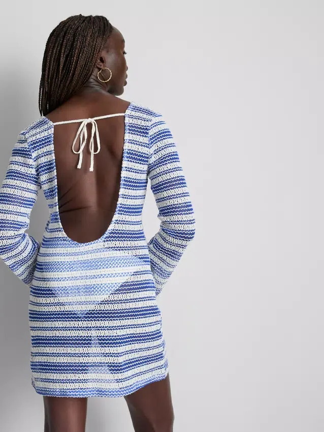 Vestido de praia com riscas em croché e anéis em O