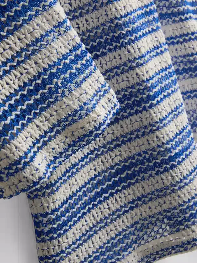 Vestido de praia com riscas em croché e anéis em O