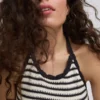 Vestido halter de malha às riscas