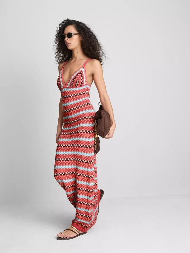 Vestido maxi com decote em V em croché da Paula Echevarría