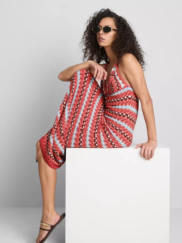 Vestido maxi com decote em V em croché da Paula Echevarría
