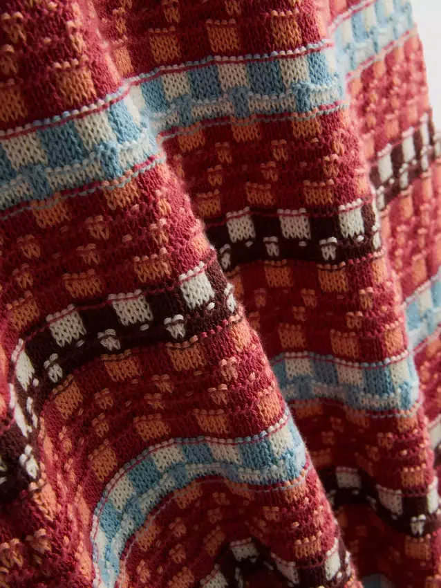 Vestido maxi com decote em V em croché da Paula Echevarría