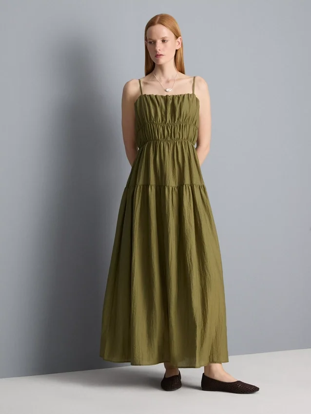 Vestido maxi com folhos em camadas