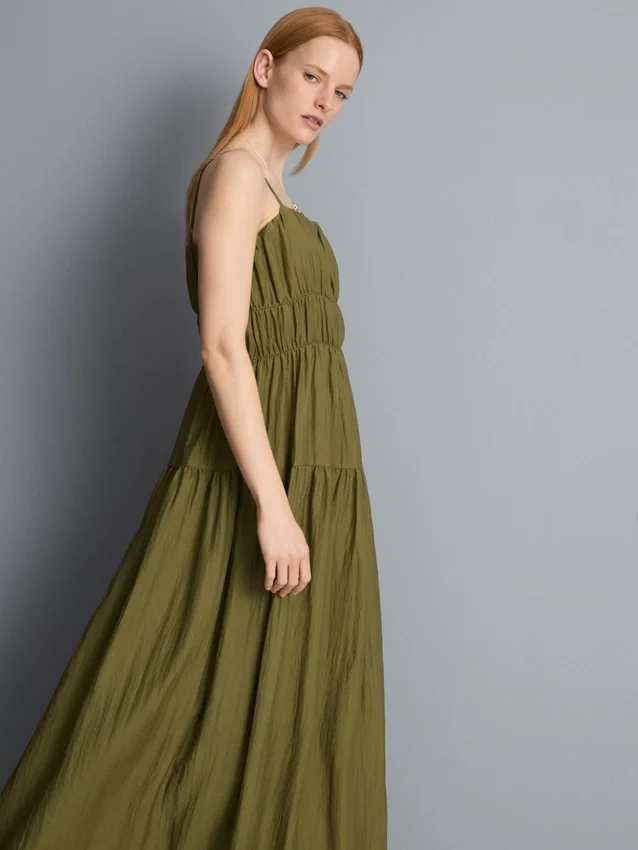 Vestido maxi com folhos em camadas