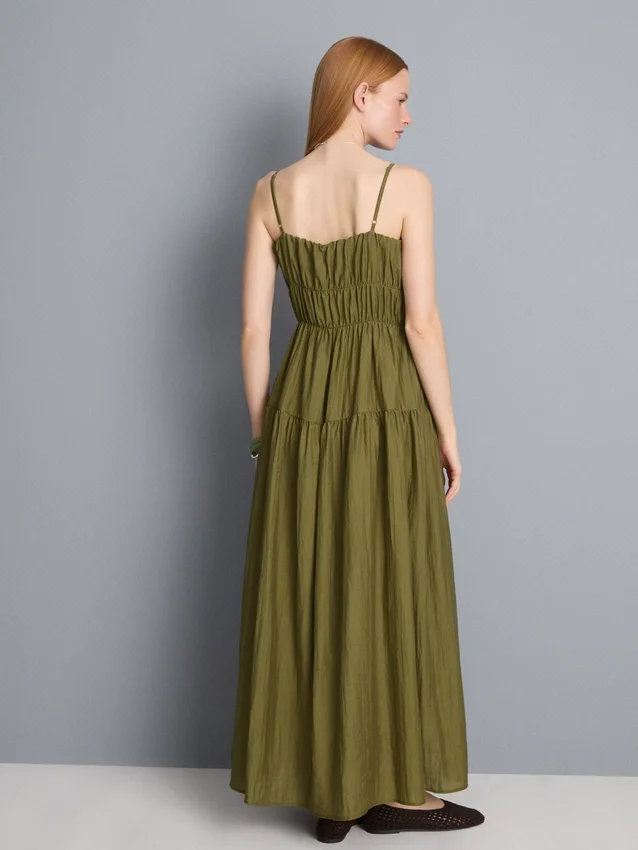 Vestido maxi com folhos em camadas
