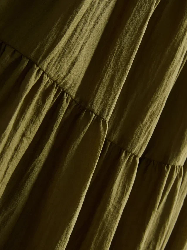 Vestido maxi com folhos em camadas