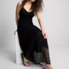Vestido maxi de renda com decote em V