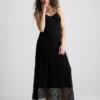 Vestido maxi de renda com decote em V