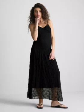 Vestido maxi de renda com decote em V