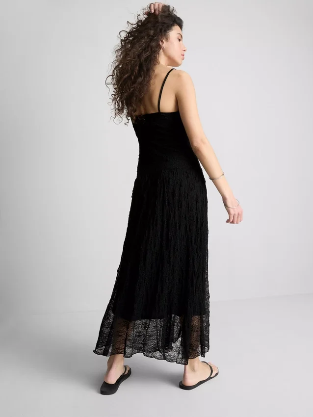 Vestido maxi de renda com decote em V