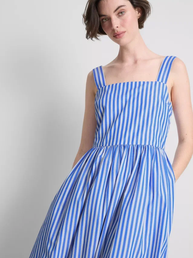 Vestido maxi listrado com bordados
