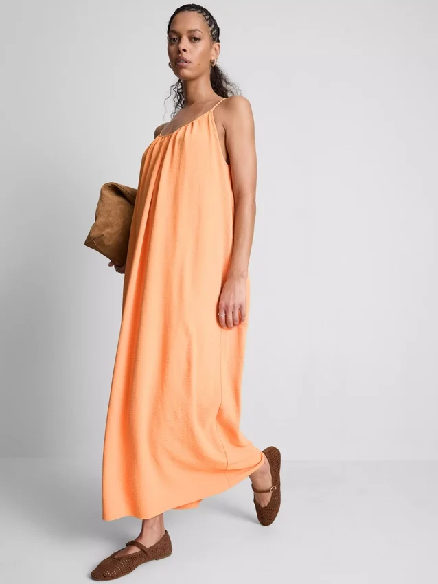 Vestido midi com alças
