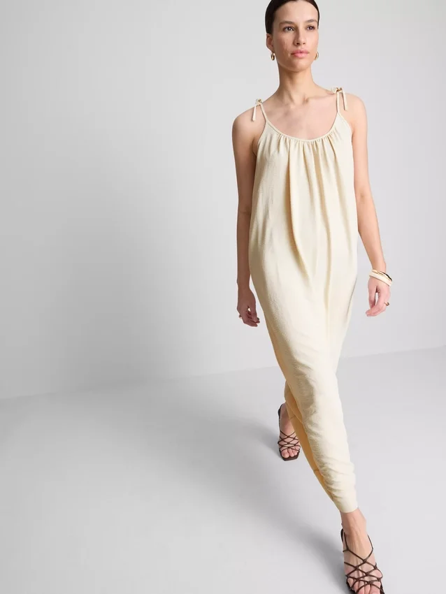 Vestido midi com alças