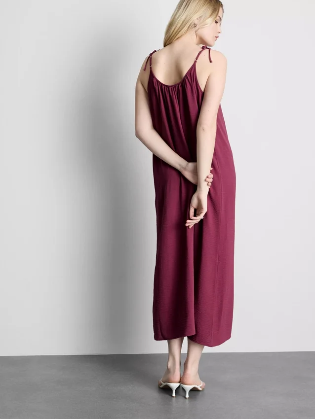 Vestido midi com alças