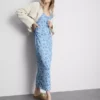 Vestido midi com decote em coração e efeito enrugado