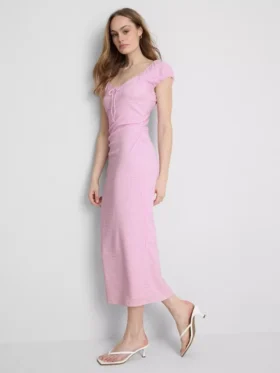 Vestido midi com decote em coração e efeito enrugado